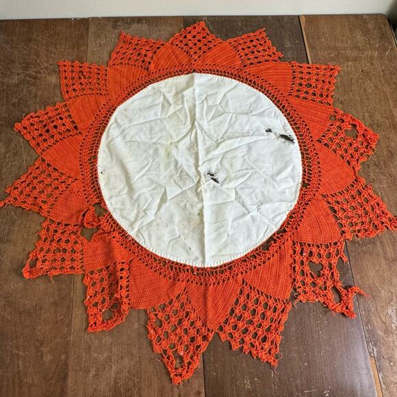 Pair of Vintage Cotton Hand Chrochet Embroidered Center piece Doilies FOR REPAIR - Picture 6 of 13